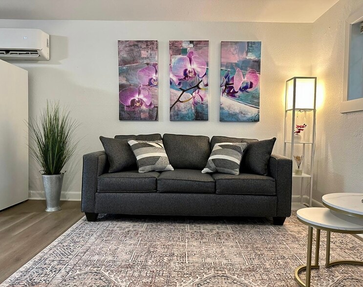 Living room - 824 2nd St SW