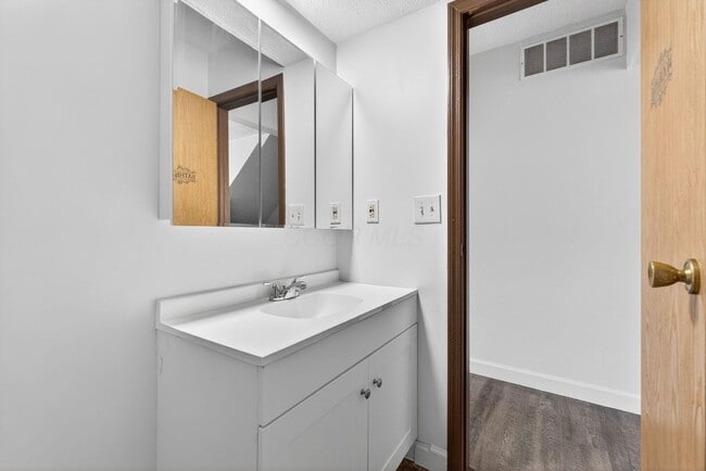 Building Photo - 6477 Brookedge Ct