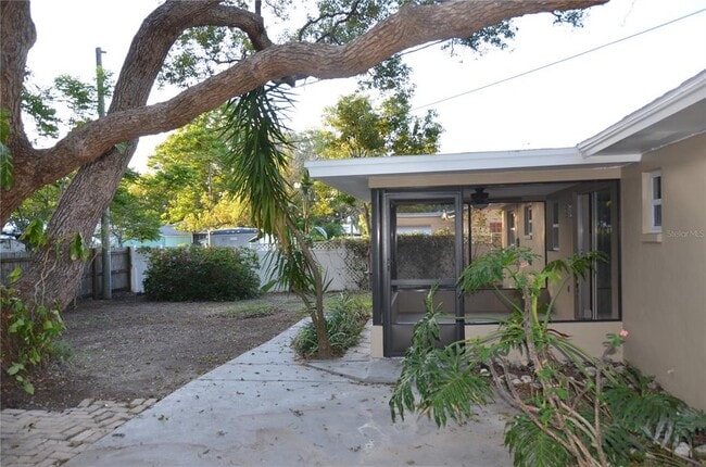 Building Photo - 968 Victor Dr