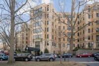 Building Photo - Beautiful, Lighted Filled Studio in Kalorama Heights!