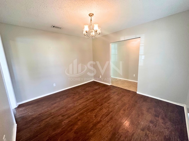 Building Photo - 9730 Trailwood Dr S