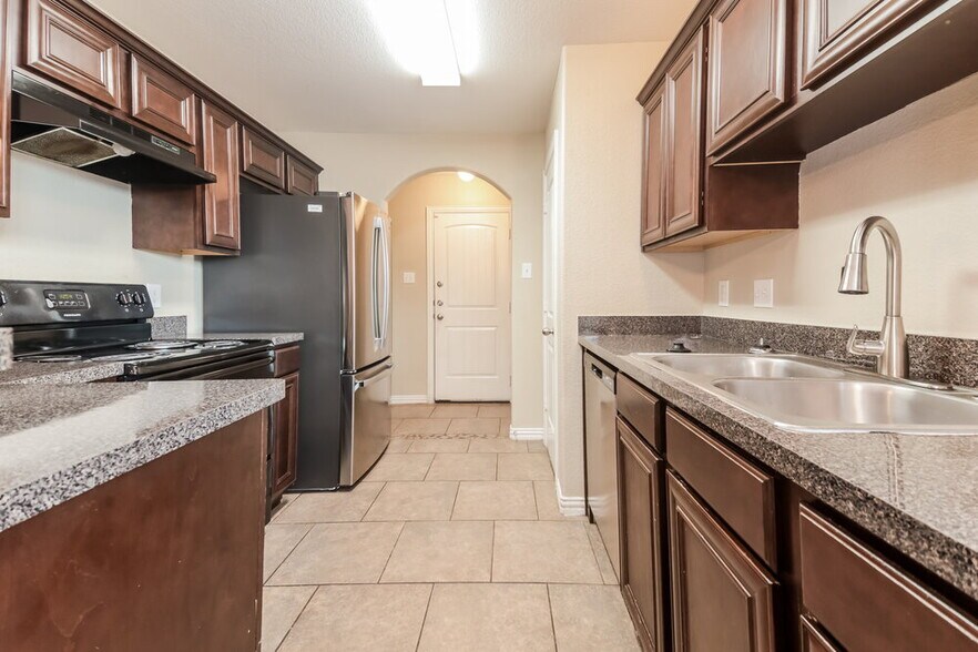 Building Photo - 7645 Hollow Point Dr