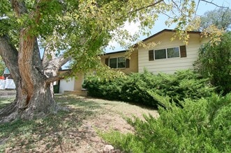 Building Photo - 3 Bedroom Split Level Home Available in South Colorado Springs!