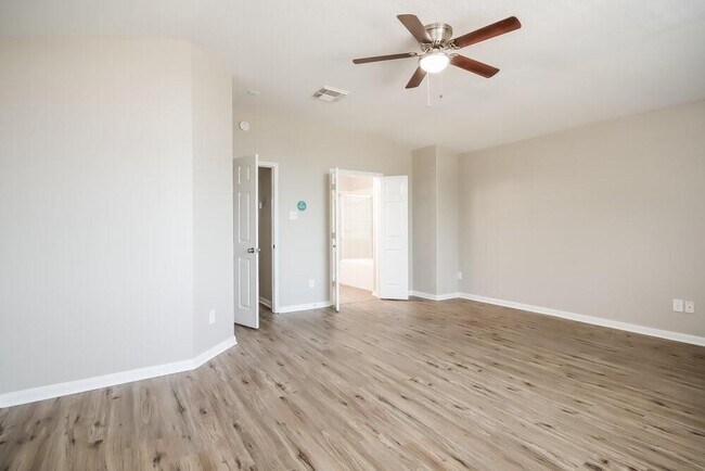 Building Photo - 14635 Lothbury Dr