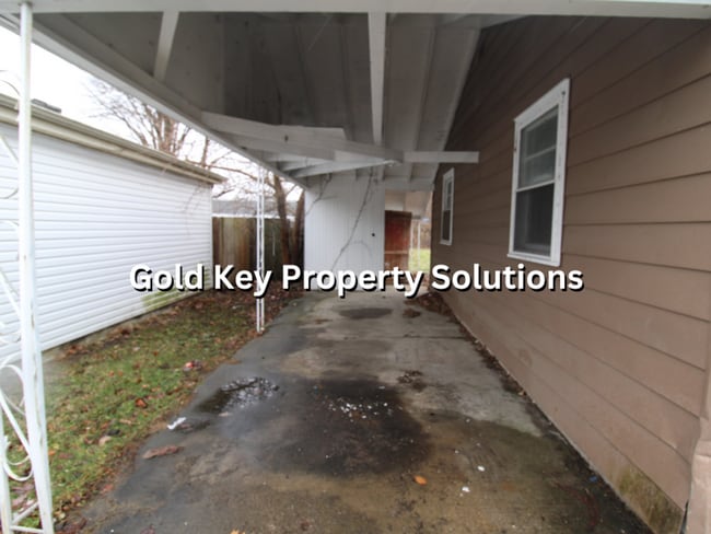 Building Photo - 2 BR 1 BA Eastside House with All New Flooring and Paint (SECTION 8 APPROVED)