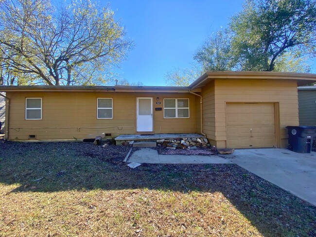 Primary Photo - Newly Remodeled 3 Bedroom Home