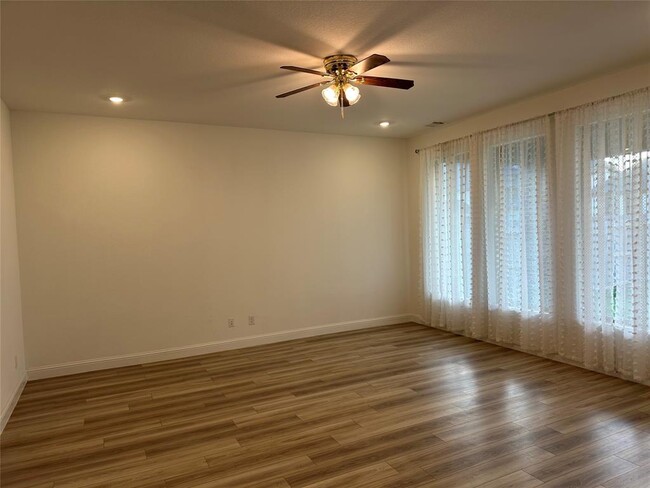 Building Photo - 4802 Avon Ridge Way