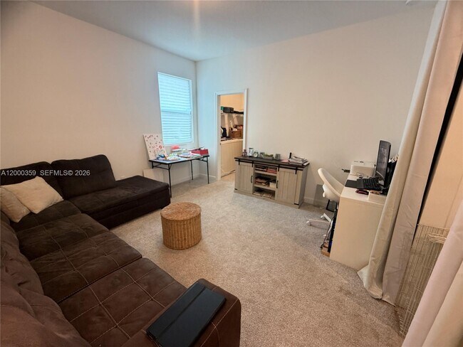 Building Photo - 10503 SW Orana Dr