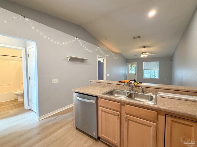 Building Photo - 8005 Stonebrook Dr