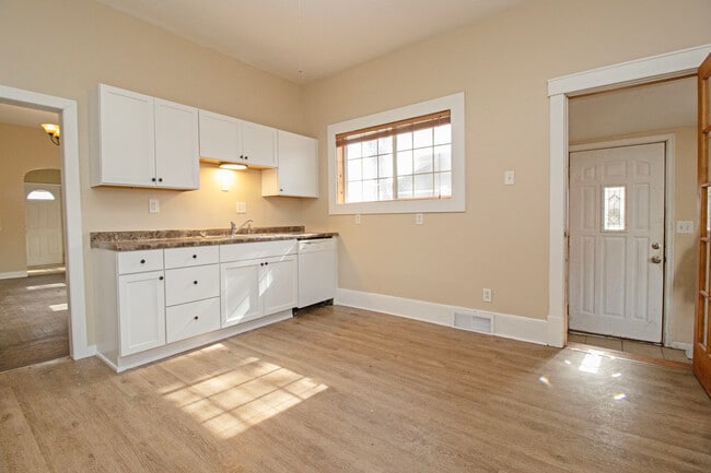 Building Photo - 415 Riverside Ave N