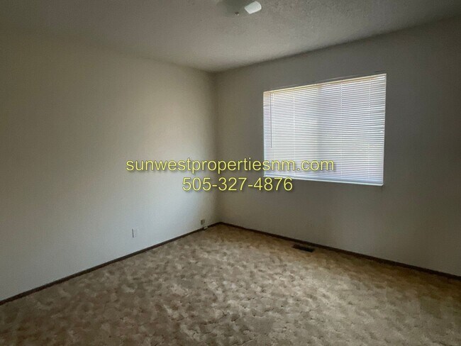 Building Photo - 518 N Locke Ave
