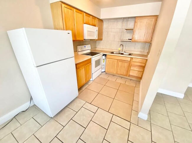 Building Photo - CUTE ONE BEDROOM / ONE BATH APARTMENT UNIT!