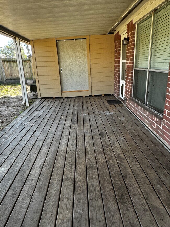 Building Photo - 18614 Timbers Dr