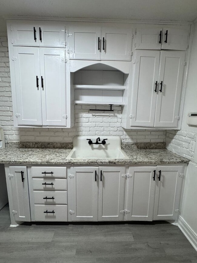 Building Photo - 1505 SW 8th St