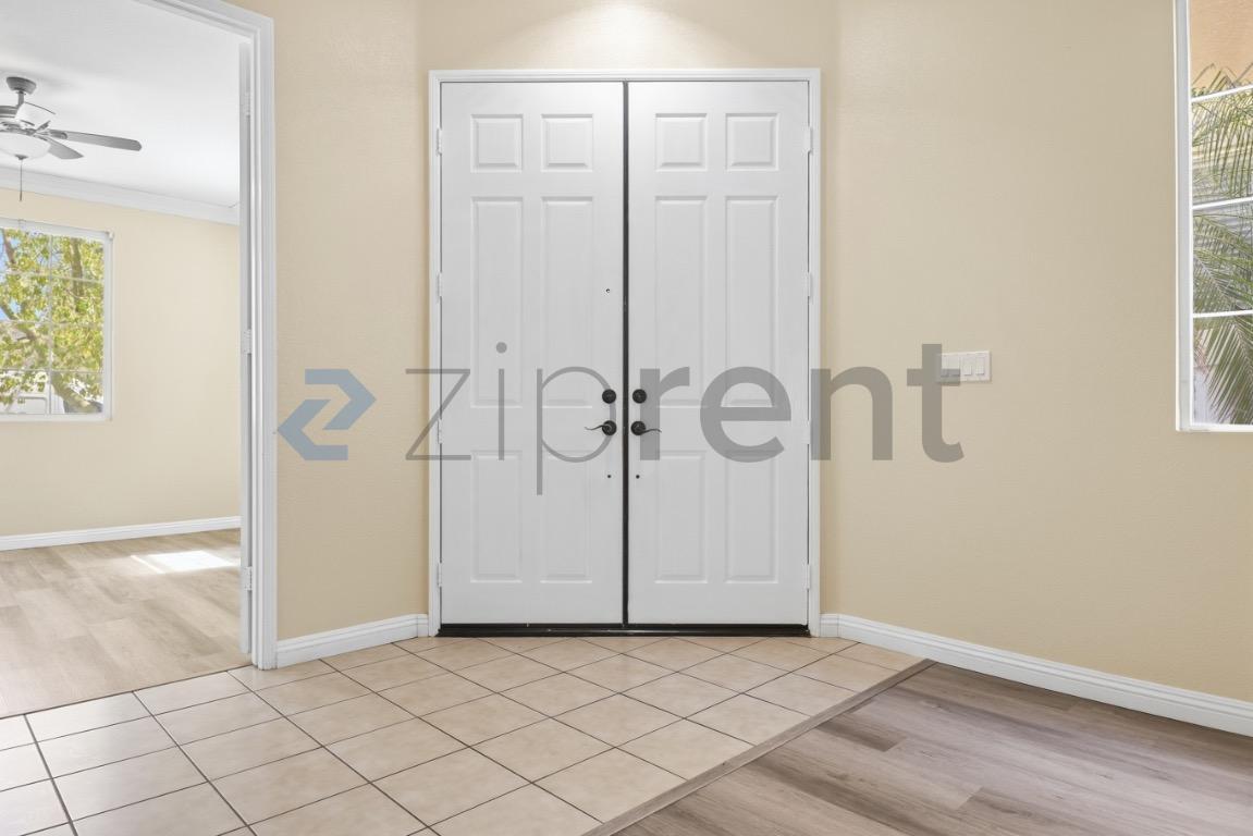 Building Photo - Unit