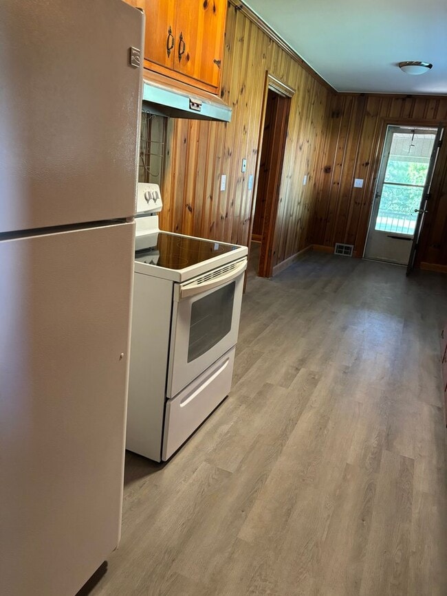 Building Photo - 2 Bedroom 1 Bath Convenient to I-85