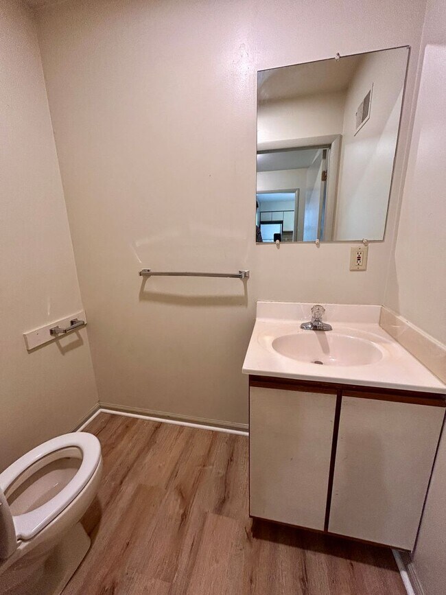 Building Photo - 20 N Poplar Ct