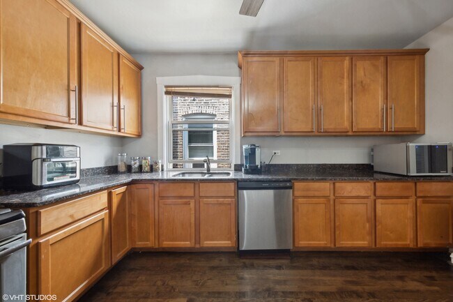 Building Photo - 4836 W Nelson St