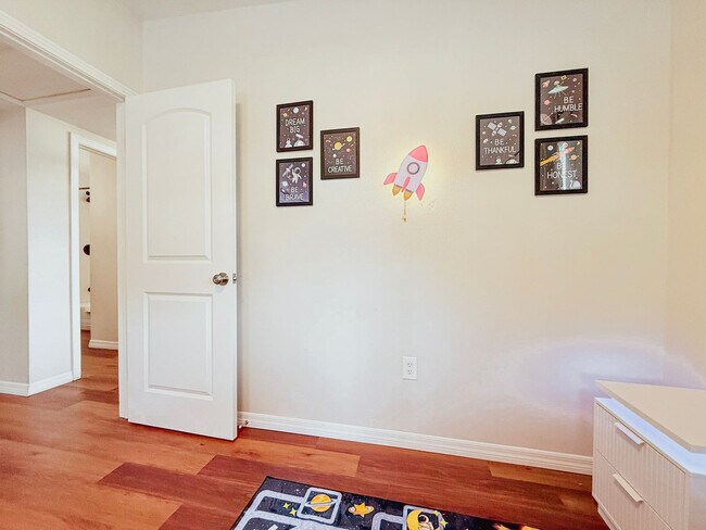 Building Photo - 904 15th St NE