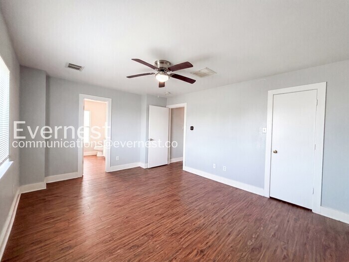 Building Photo - 1043 Grassy View Dr