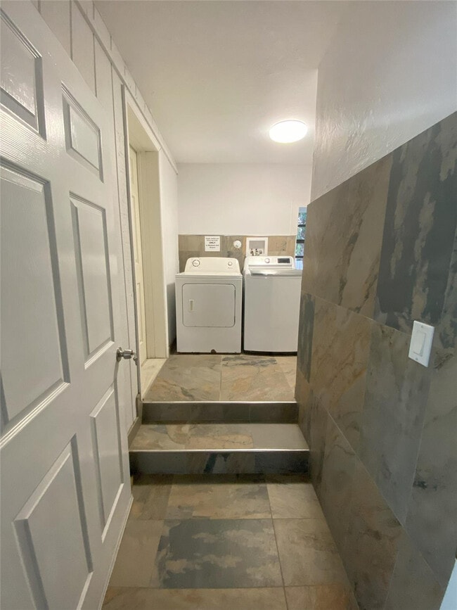 Building Photo - 2315 Deer Run Blvd