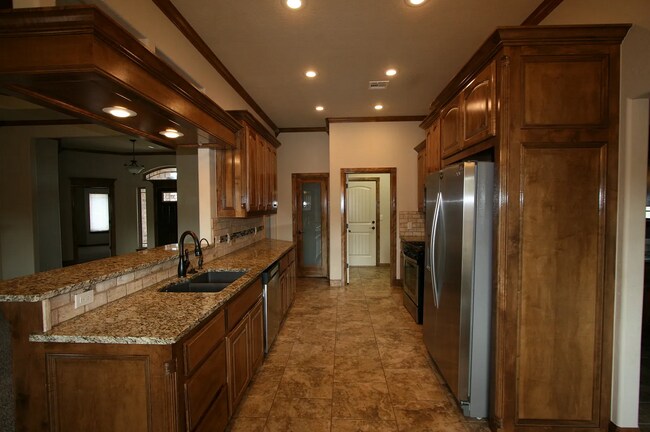 Building Photo - 1502 Scenic Ridge