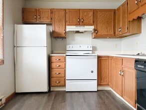 Building Photo - Updated Close to Everything