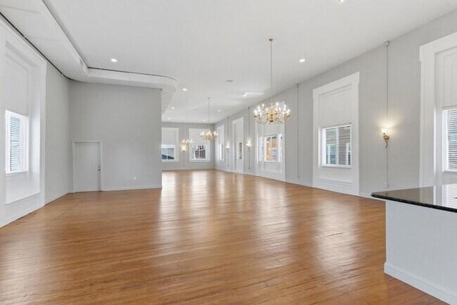 Building Photo - 500 Main St