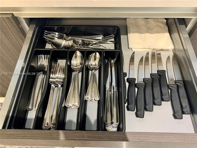 Building Photo - 851 NE 1st Ave