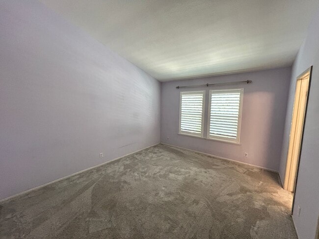 Building Photo - Beautiful 3 Bedroom 3 Bath Townhome with Loft in Orange!