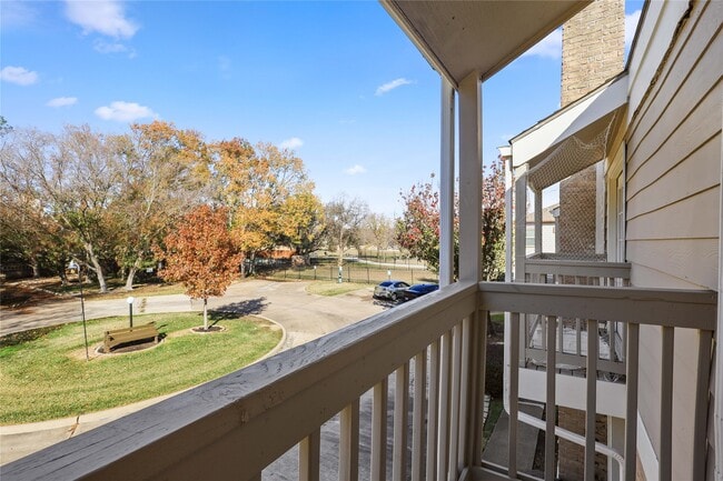 Building Photo - 11710 Southlake Dr