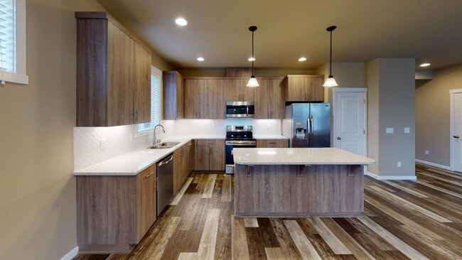 Building Photo - Beautiful new home with upgrades in a quite Vancouver neighborhood.