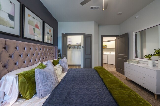 Building Photo - 1st Month FREE – Limited-Time Leasing Spec...