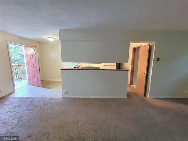 Building Photo - 545 Birchcrest Dr