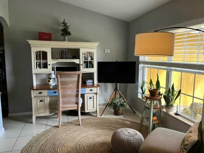 Building Photo - 1211 SW Dalton Ave