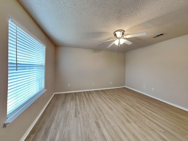 Building Photo - 8213 Cedarcrest Ln