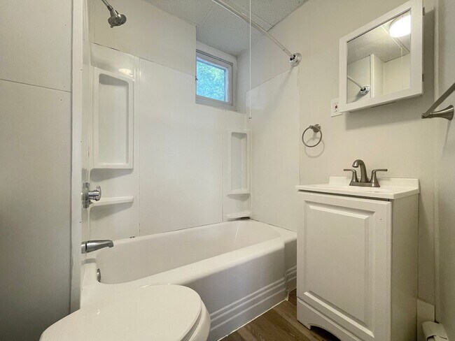 Building Photo - 39 Ashland St