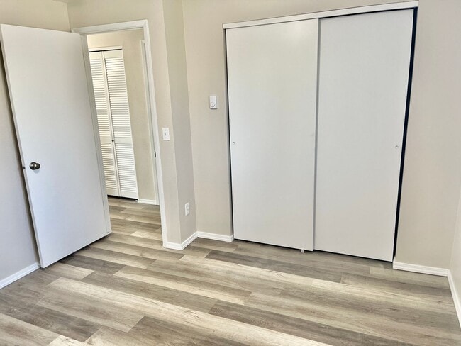 Building Photo - 225 E Westview Ave