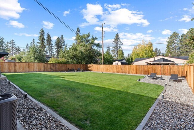 Building Photo - Beautiful Single Family Home!