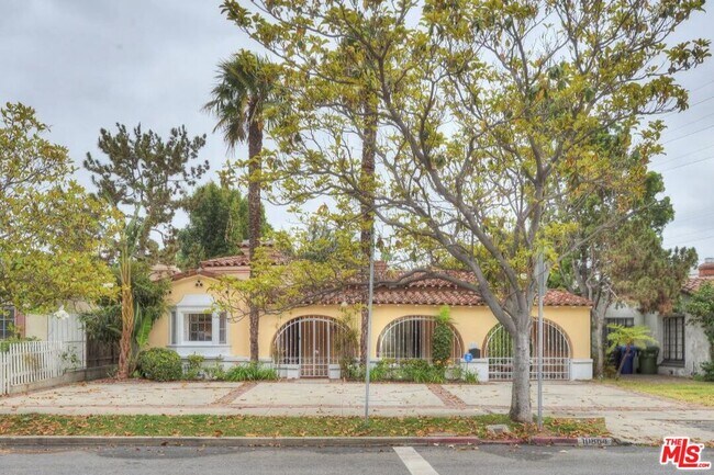 Primary Photo - 10864 Wellworth Ave