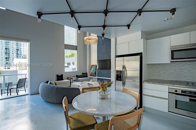 Building Photo - 1060 Brickell Ave