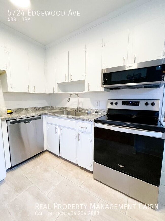 Building Photo - 4 Bed, 2.5 Bath Home -- Over 2k sqft, pati...