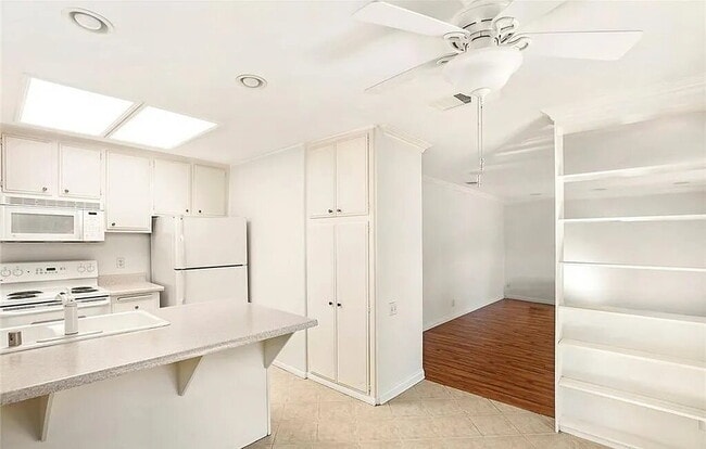 Building Photo - "Charming 1-Bedroom Retreat: Cozy 717 Sq Ft Haven in Sunny CA!"