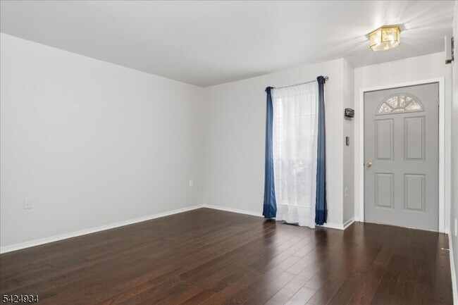 Building Photo - 5 Ajax Ct