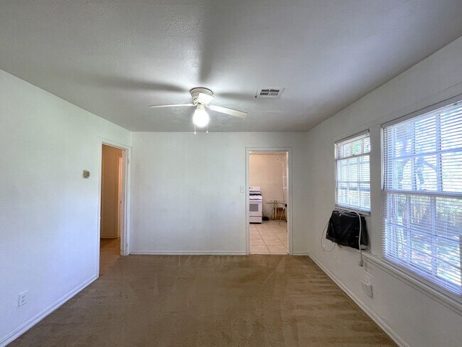 Building Photo - 1705 NW 40th St