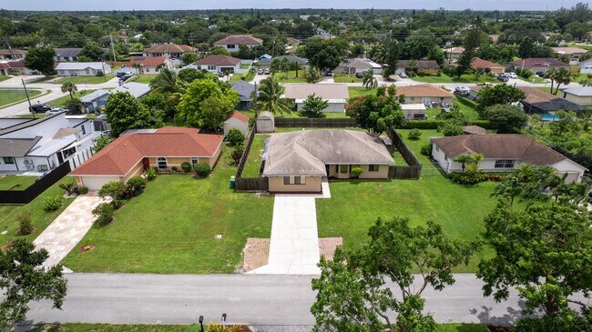 Building Photo - ** GOLDEN GATE CITY ** 3 BED + DEN / 2 BAT...