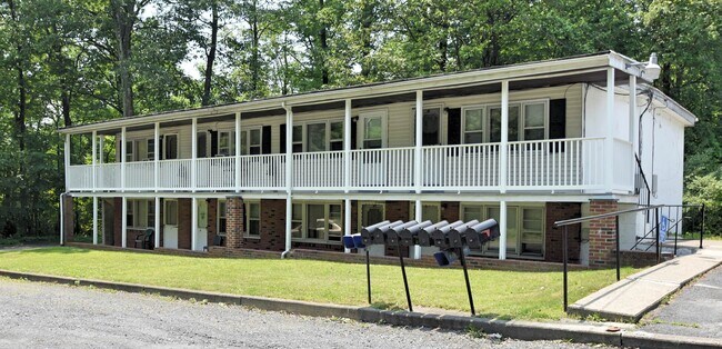 Building Photo - 19 Oakwood Dr