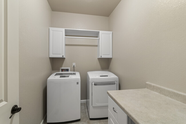 Laundry Room - 6942 Crestop Plz