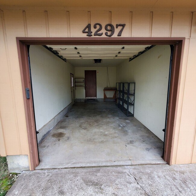 Building Photo - Madrona Way Duplex