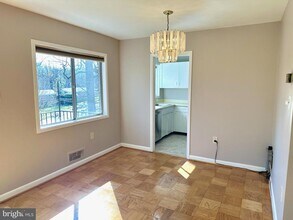 Building Photo - 10670 Weymouth St